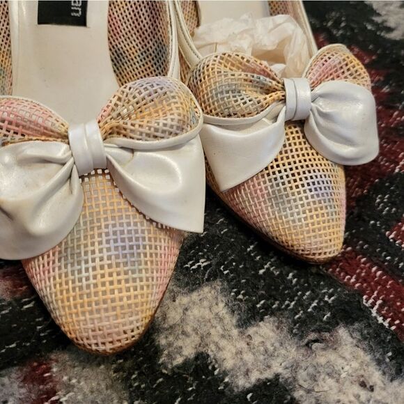 Vintage Stuart Weitzman Blythe Floral Lace Mesh Bow Pumps 9 - Picture 4 of 10